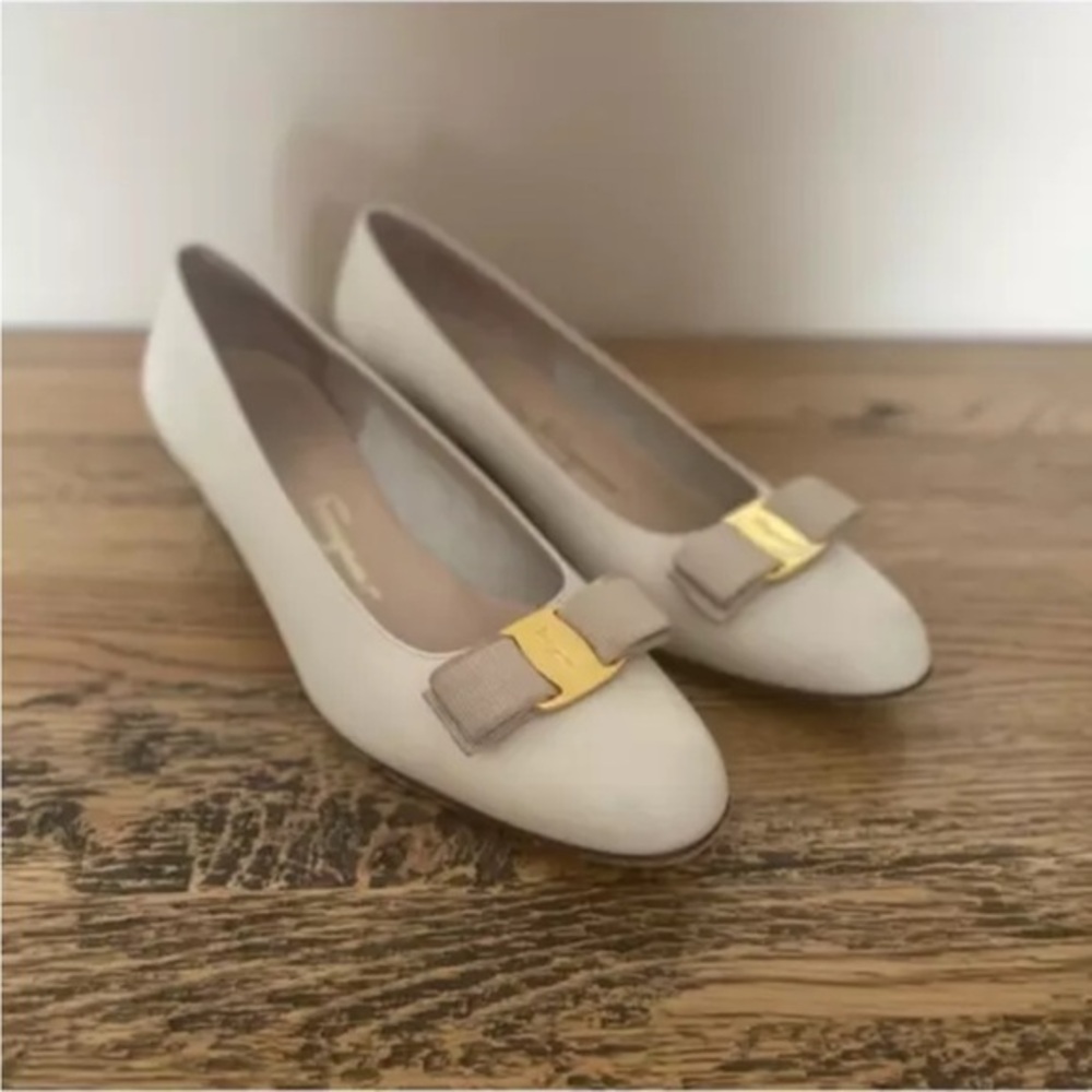 Salvatore Ferragamo Lillaz Pumps Emily in Paris Vibes Size Cream  9.5